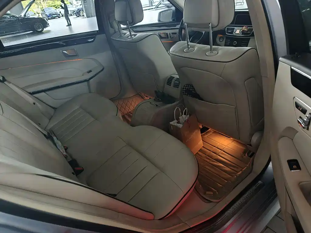 Mercedes-Benz E-Class — миниатюра 4