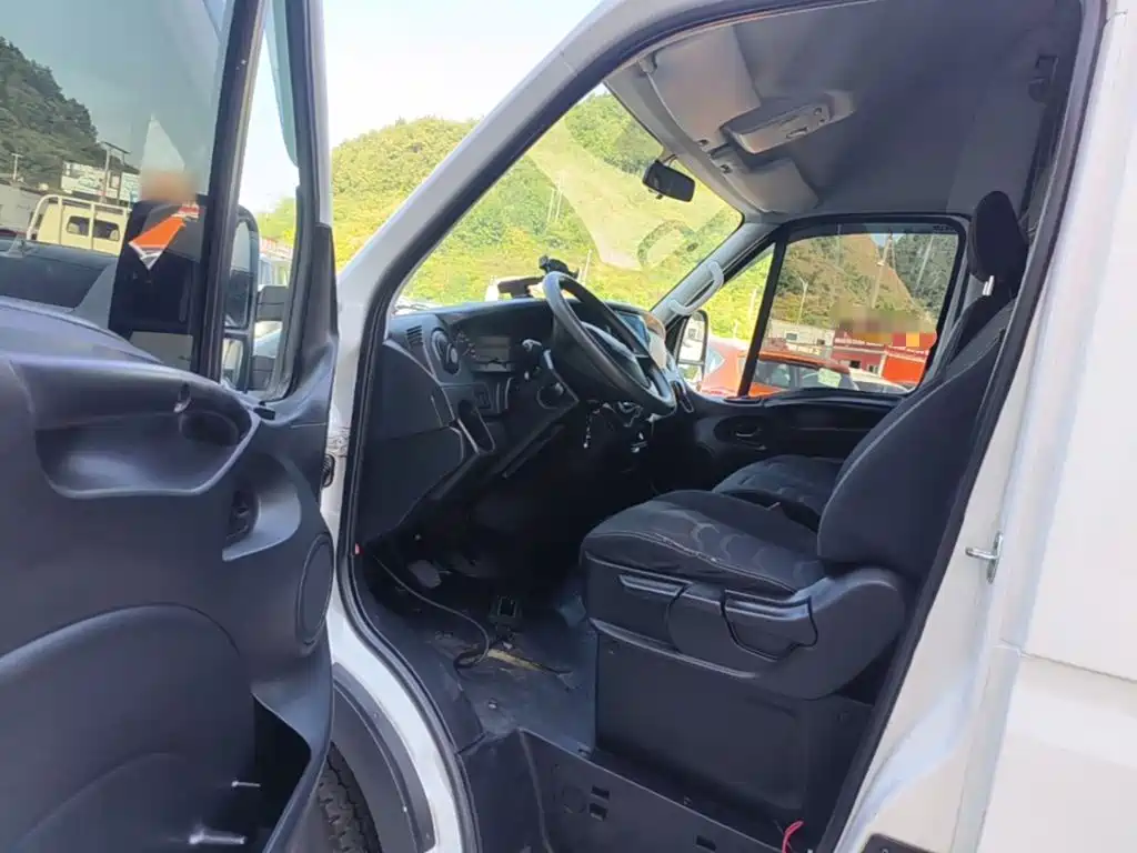 IVECO Ousheng — миниатюра 16