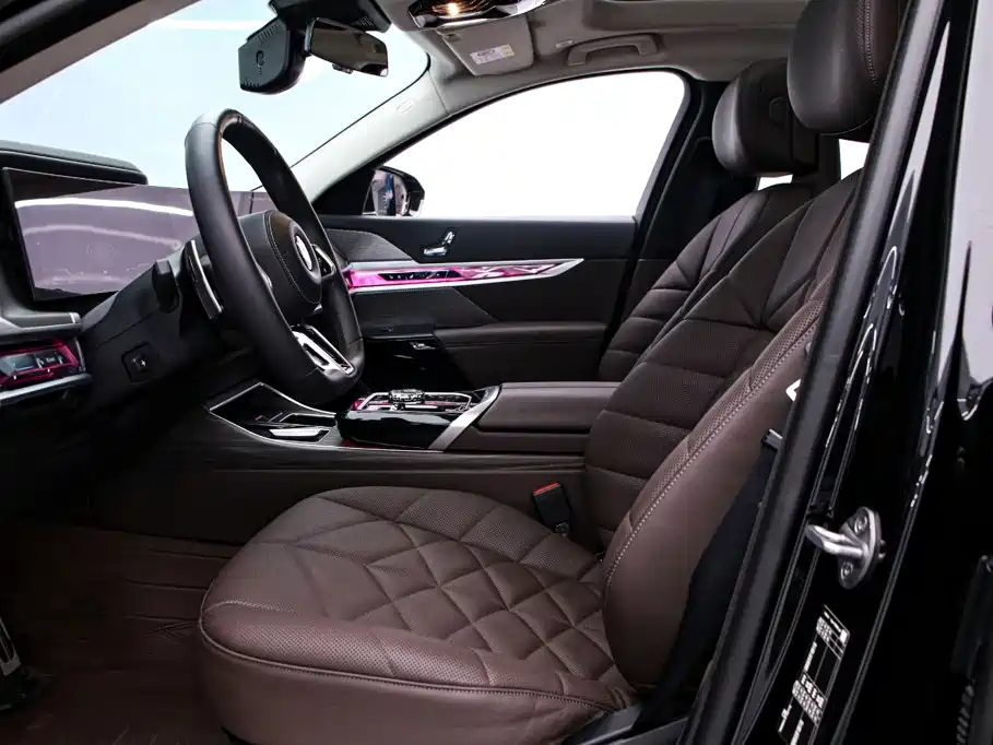 BMW 7 Series — миниатюра 12