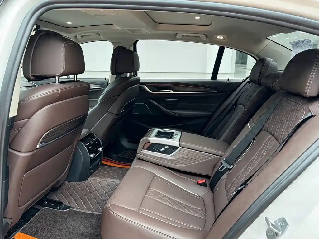 BMW 5 Series — миниатюра 6