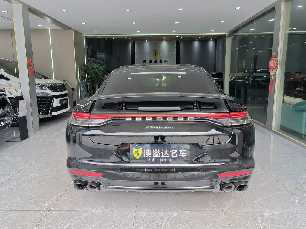 PORSCHE PANAMERA