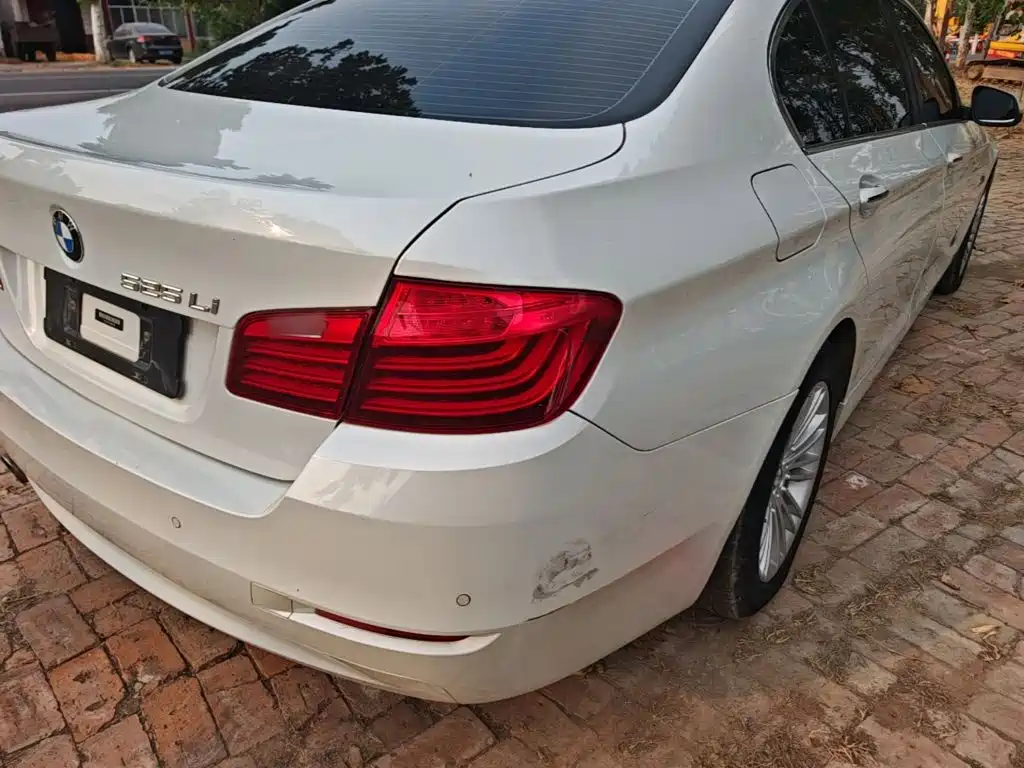 BMW 5 Series — миниатюра 8