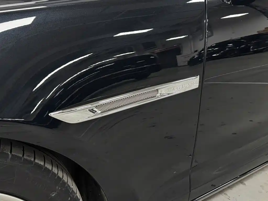 Jaguar XJ — миниатюра 11