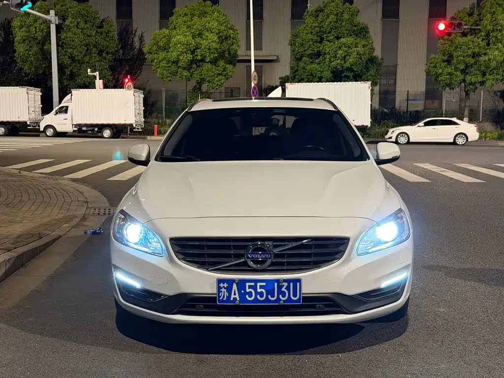 Volvo V60 2015