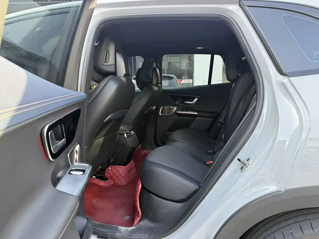 Mercedes-Benz EQE SUV — миниатюра 9