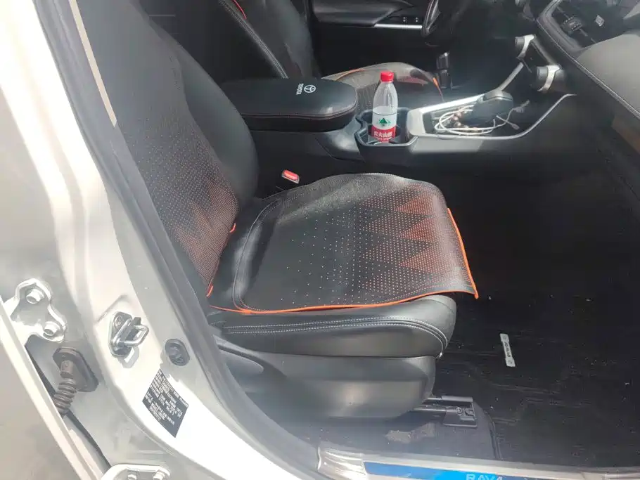 Toyota RAV4 — миниатюра 8
