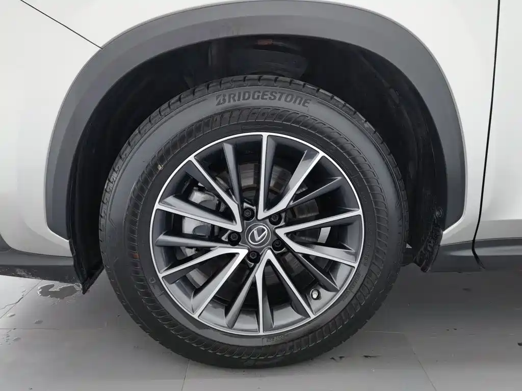 Lexus NX — миниатюра 17