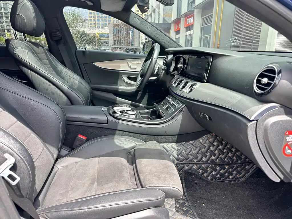 Mercedes-Benz E-Class — миниатюра 11