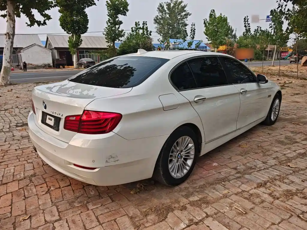 BMW 5 Series — миниатюра 7