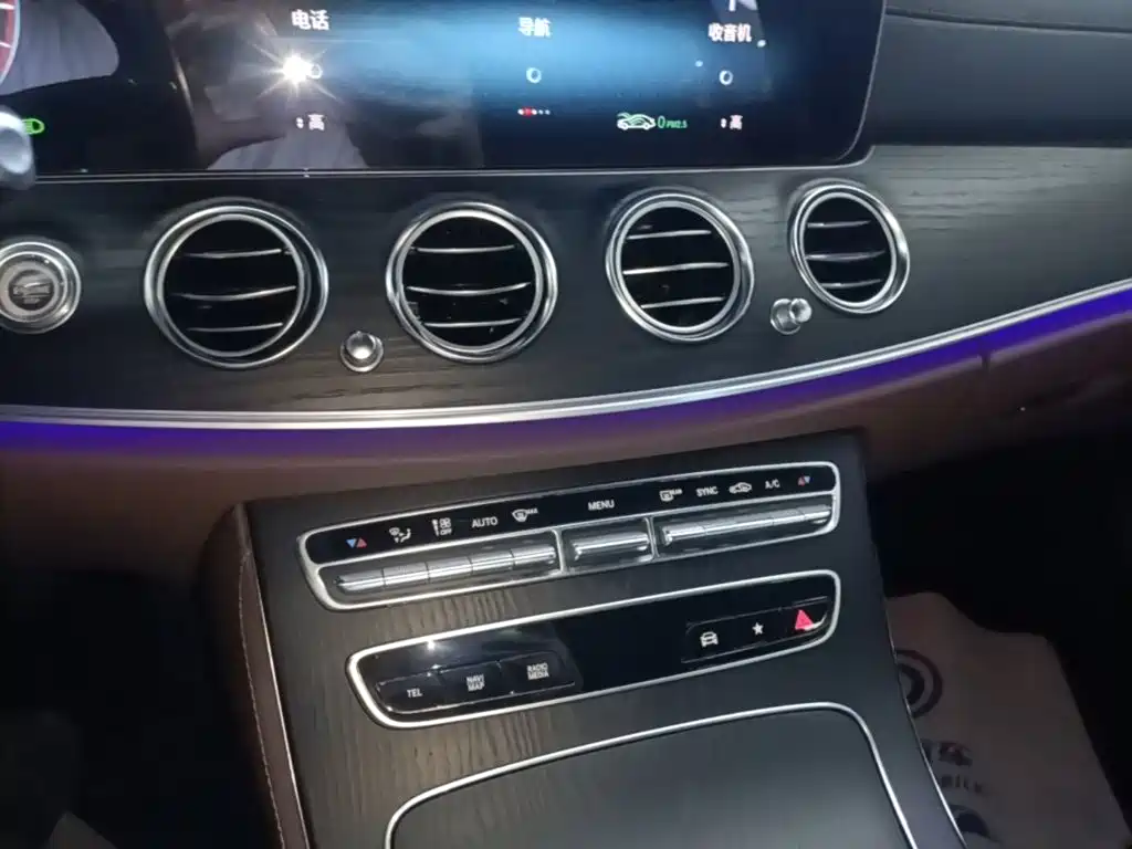 Mercedes-Benz E-Class — миниатюра 13