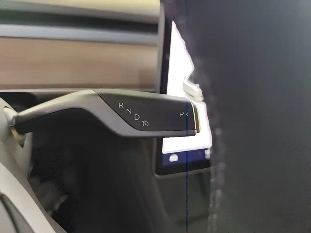Tesla Model Y — миниатюра 14