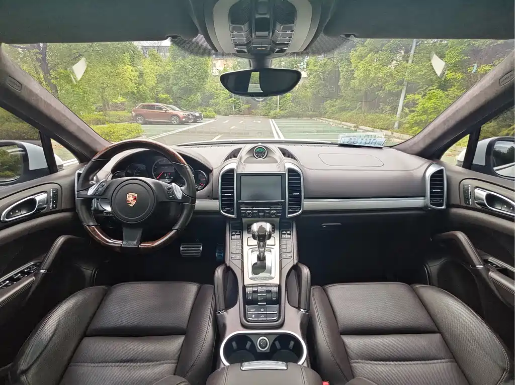 Porsche Cayenne — миниатюра 9