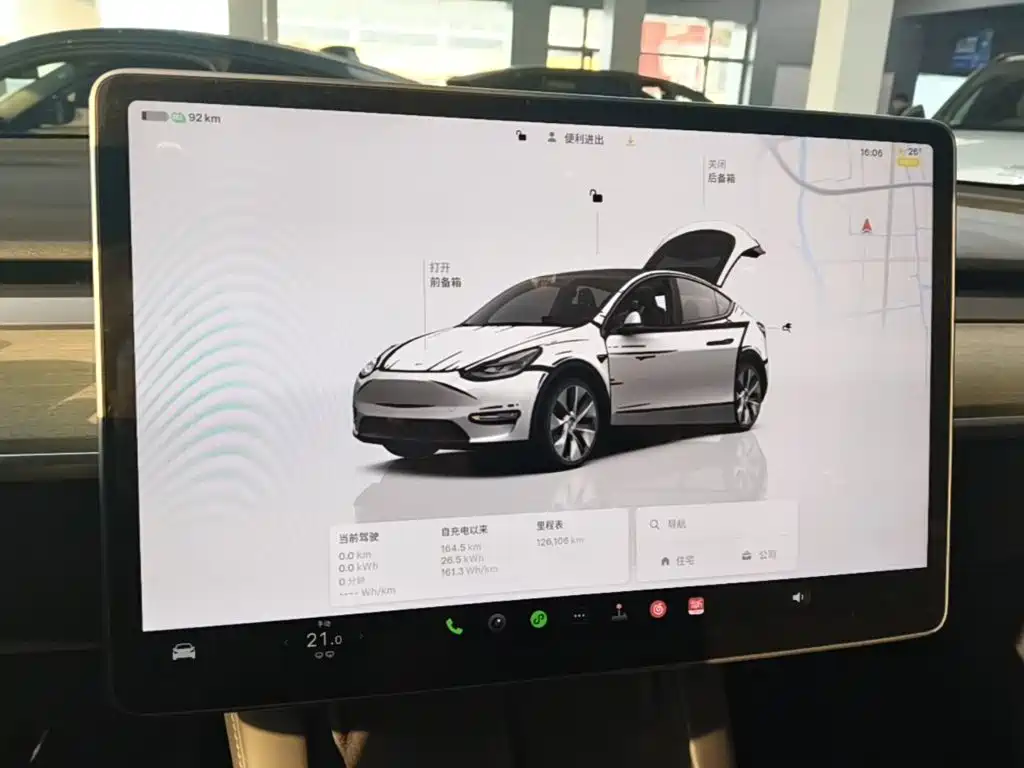 Tesla Model Y — миниатюра 12