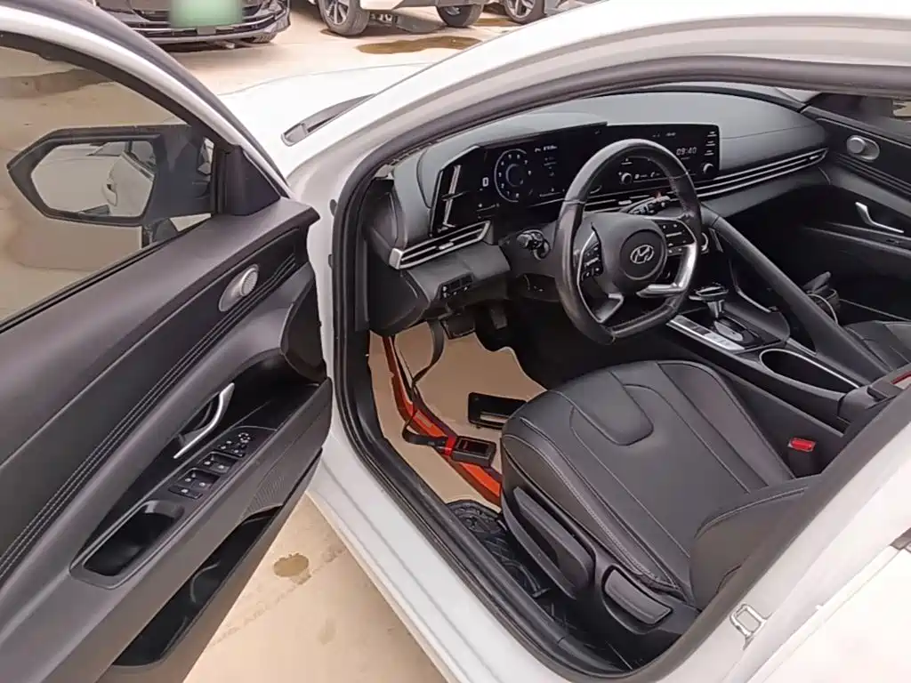 Hyundai Elantra — миниатюра 16