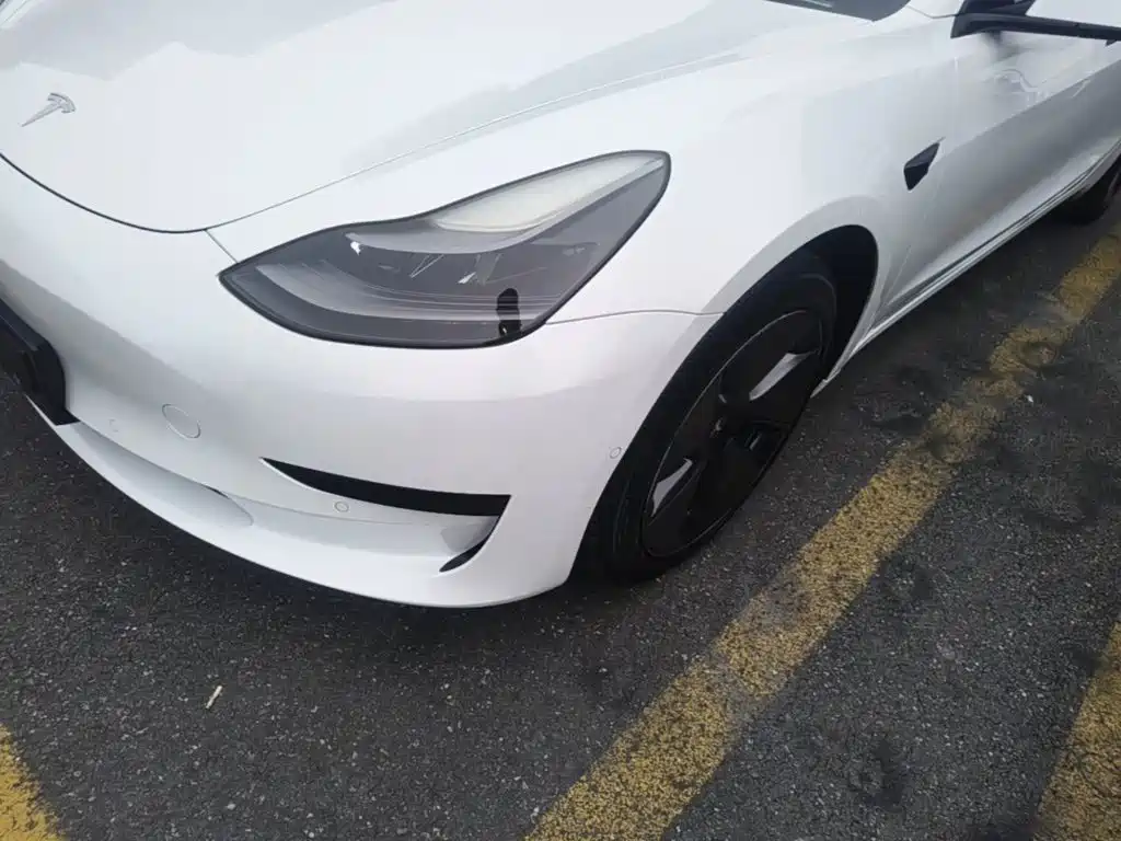 Tesla Model 3 — миниатюра 24