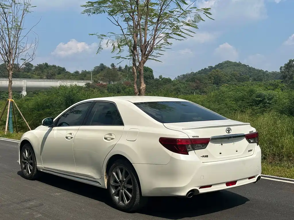 Toyota Reiz — миниатюра 8