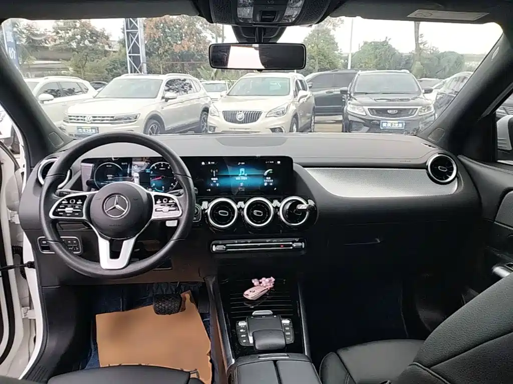 Mercedes-Benz GLA — миниатюра 10