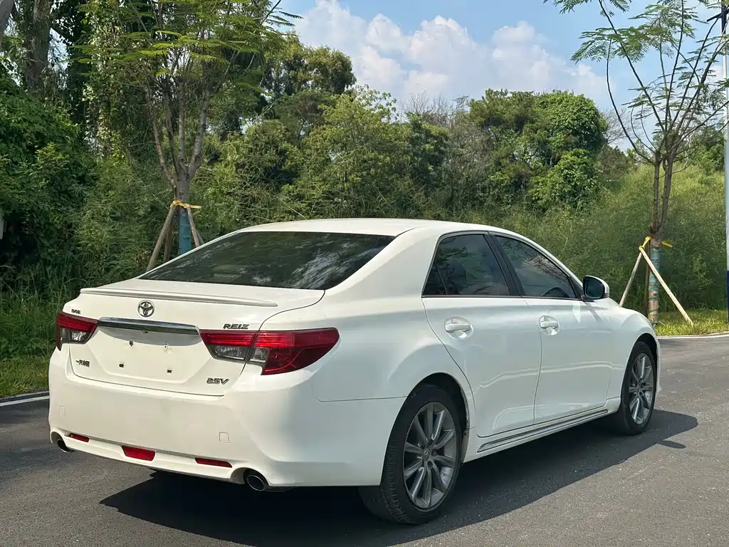Toyota Reiz — миниатюра 10