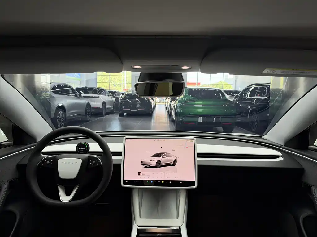 Tesla Model 3 — миниатюра 3