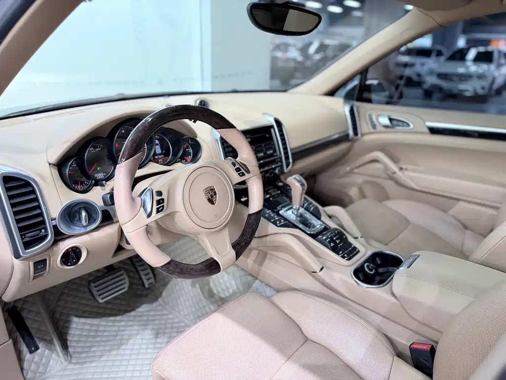 Porsche Cayenne — миниатюра 7