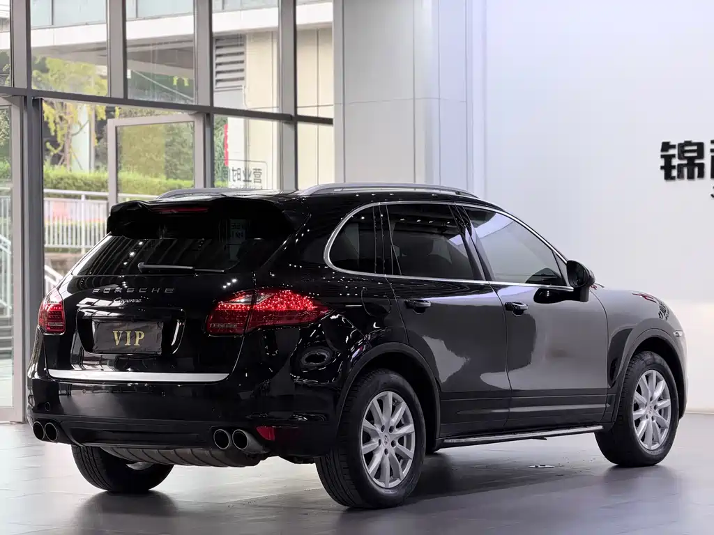 Porsche Cayenne — миниатюра 4