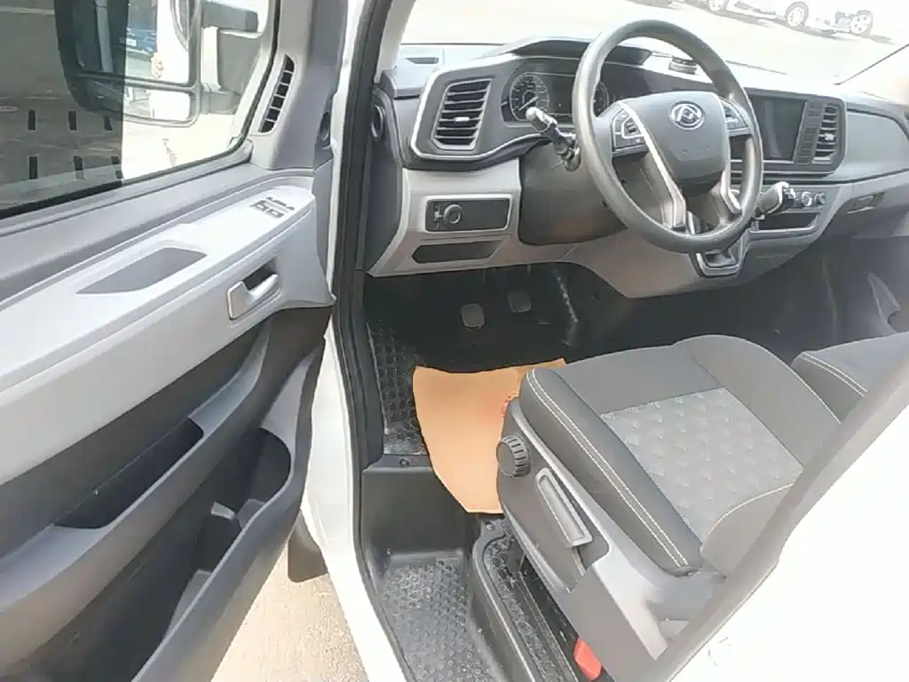 MAXUS V80 — миниатюра 16