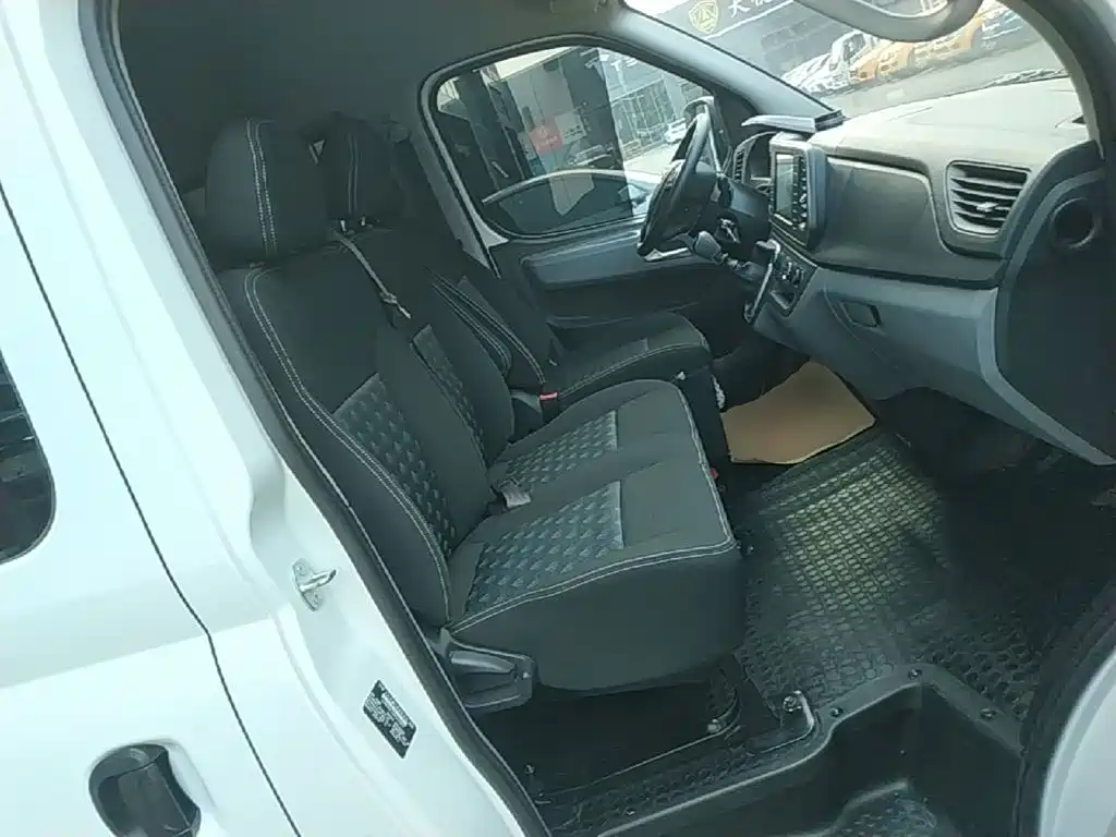 MAXUS V80 — миниатюра 25
