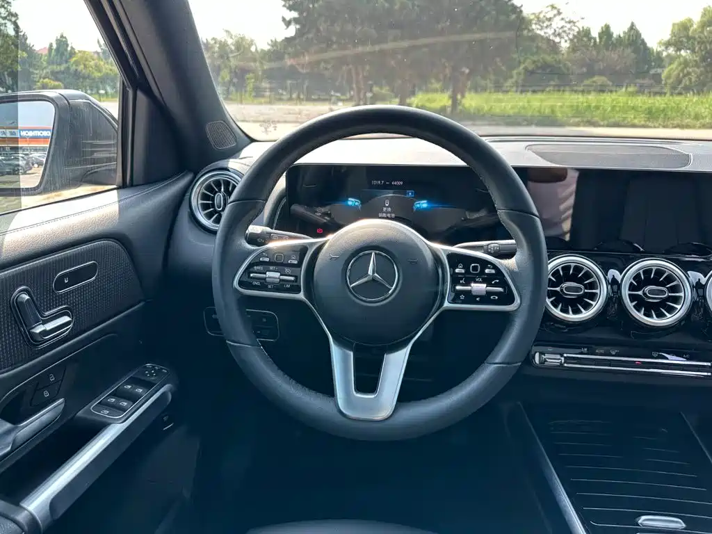 Mercedes-Benz GLB — миниатюра 20