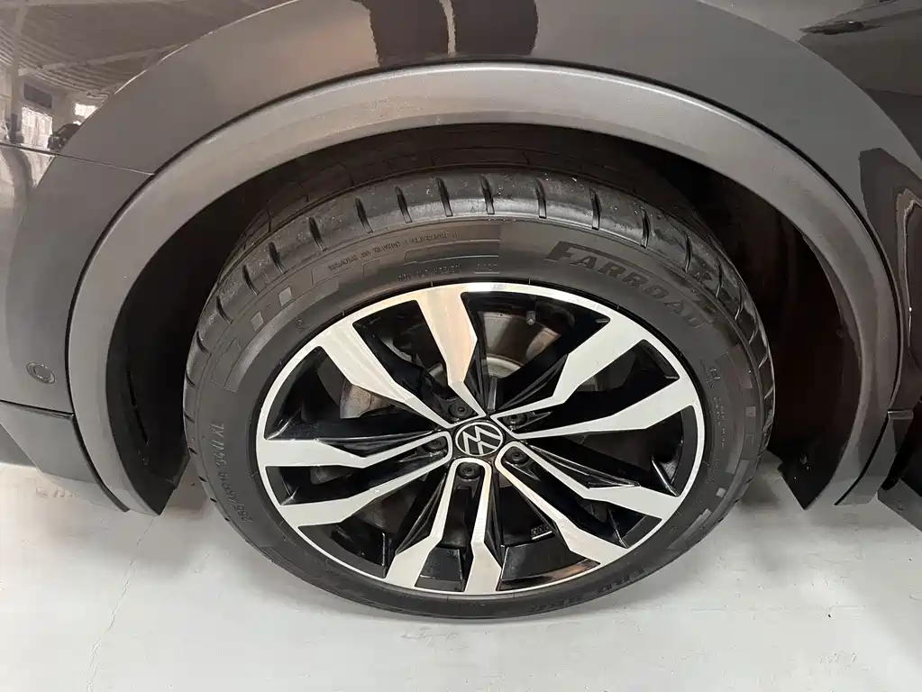 Volkswagen Tiguan L — миниатюра 14