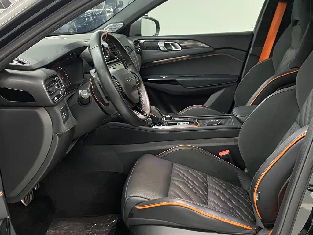 Lynk & Co 02 Hatchback — миниатюра 6