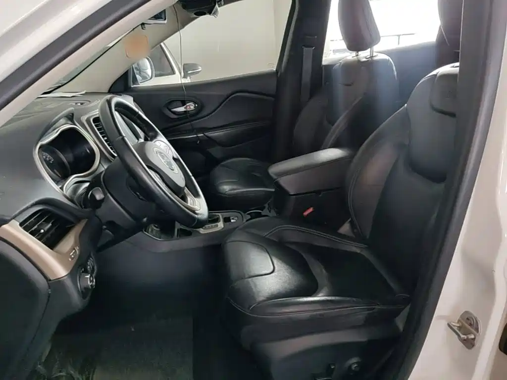 Jeep Cherokee — миниатюра 15