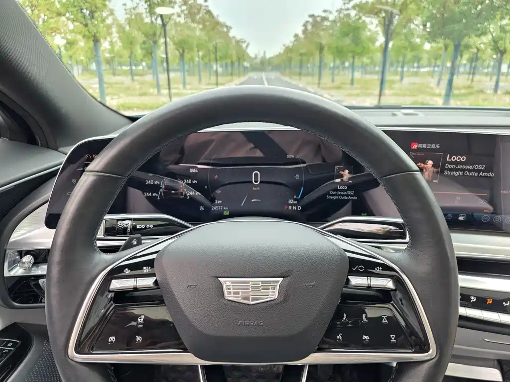 Cadillac Lyriq — миниатюра 15