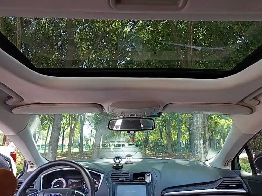 Ford Mondeo — миниатюра 18