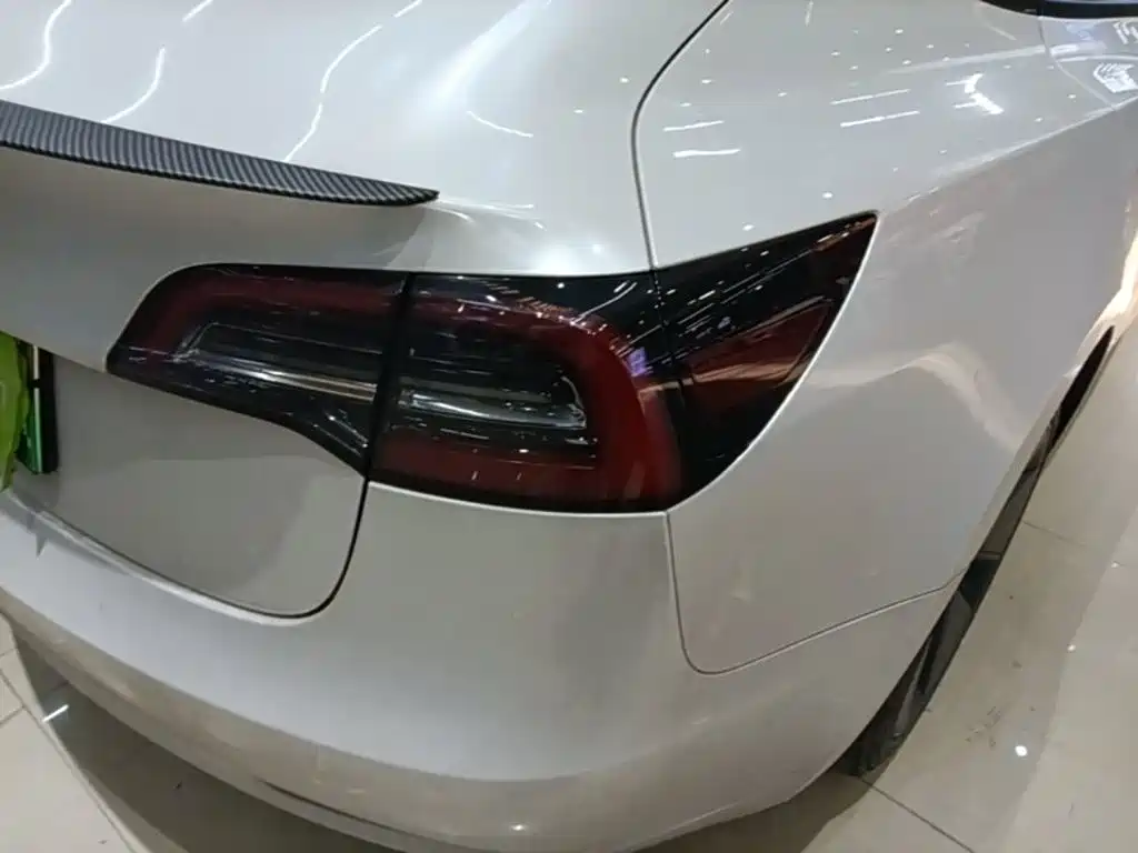 Tesla Model 3 — миниатюра 8