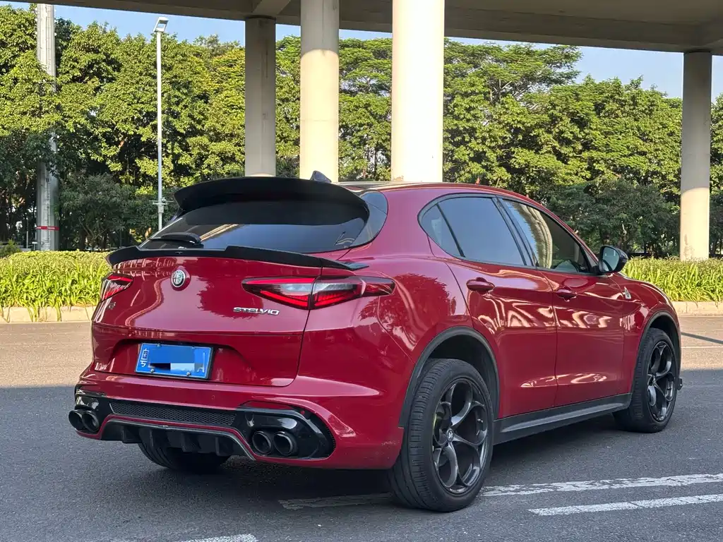 Alfa Romeo Stelvio — миниатюра 12