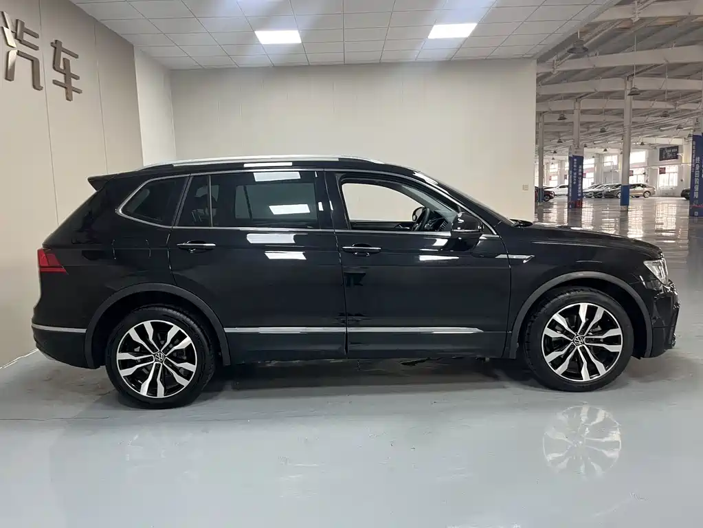 Volkswagen Tiguan L — миниатюра 16