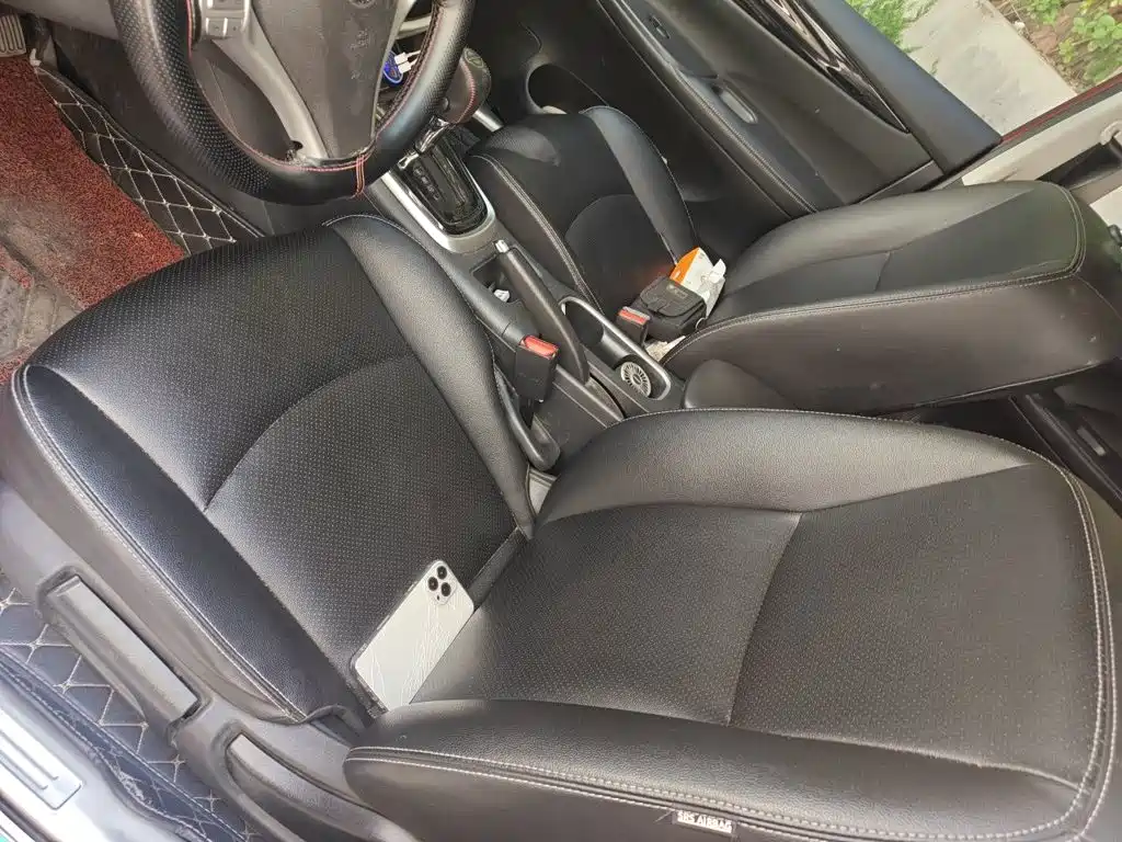 Nissan Tiida — миниатюра 8