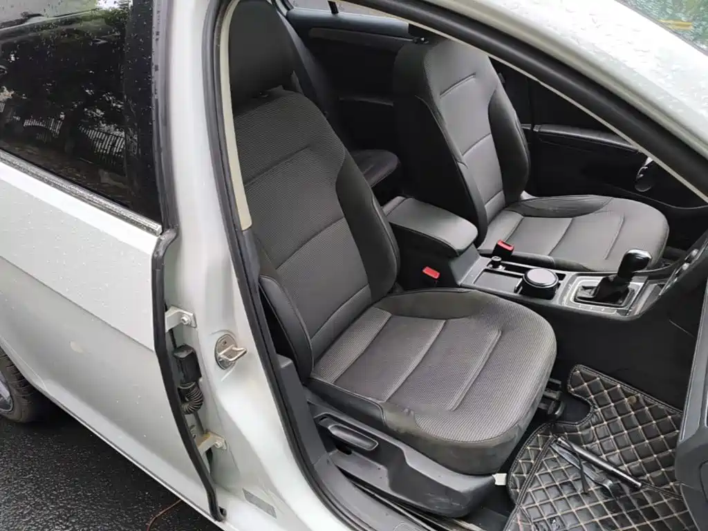 Volkswagen Golf — миниатюра 25