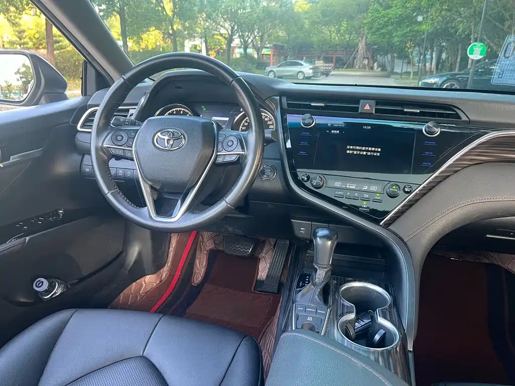 Toyota Camry — миниатюра 16