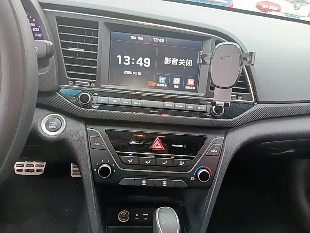 Hyundai Elantra — миниатюра 13
