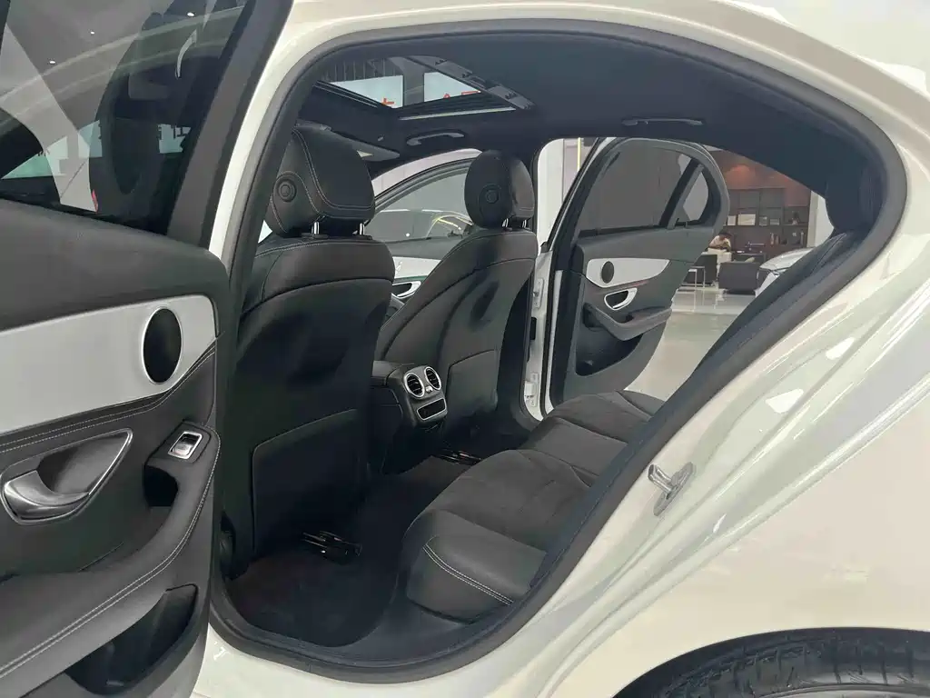 Mercedes-Benz C-Class — миниатюра 6