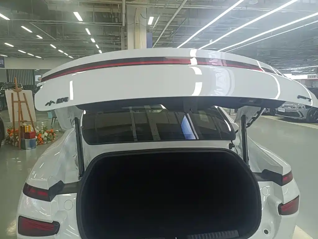 XPeng P7 — миниатюра 19