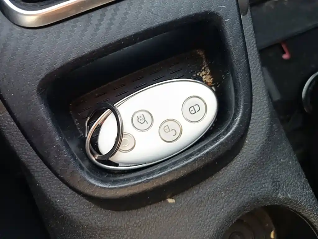 BYD Yuan EV — миниатюра 9