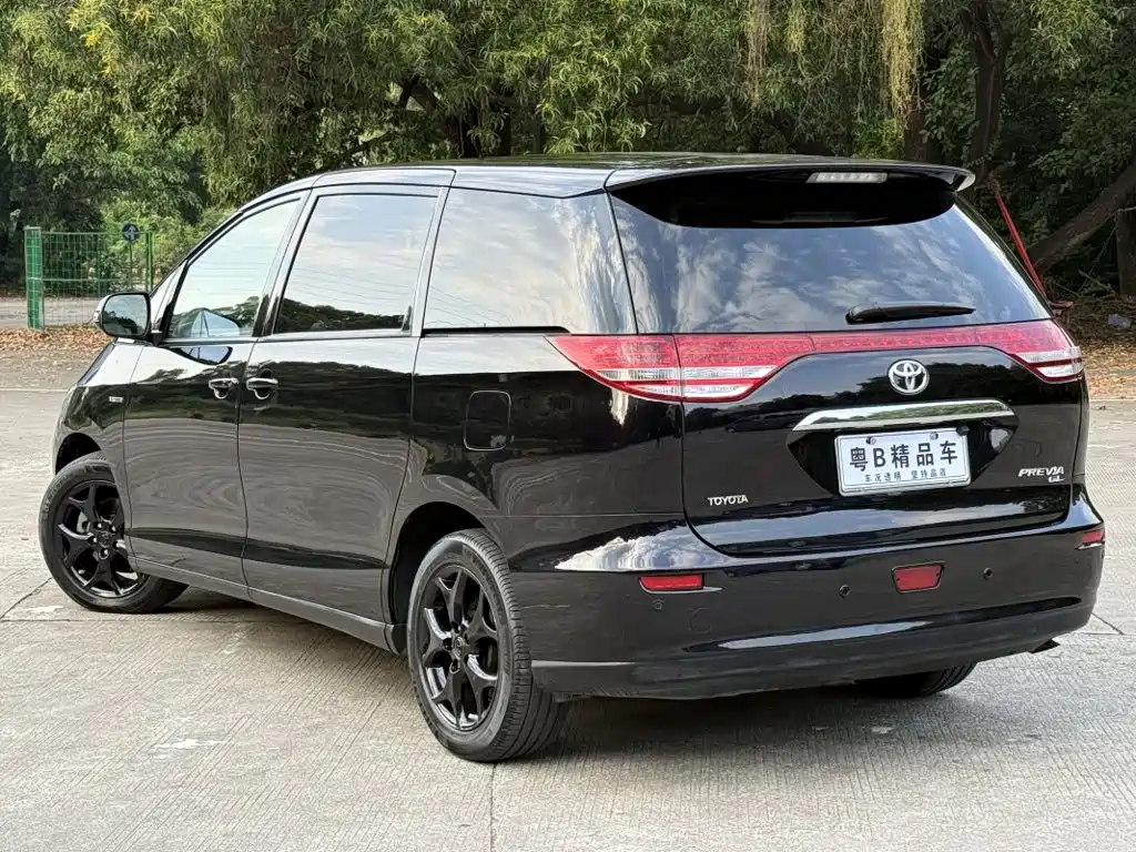 Toyota Previa — миниатюра 3