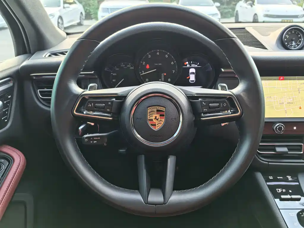 Porsche Macan — миниатюра 12