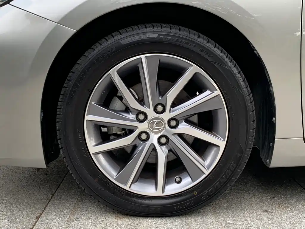 Lexus ES — миниатюра 12