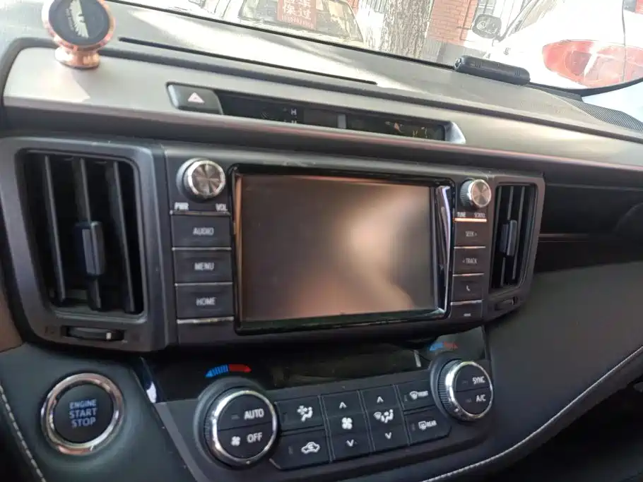 Toyota RAV4 — миниатюра 13