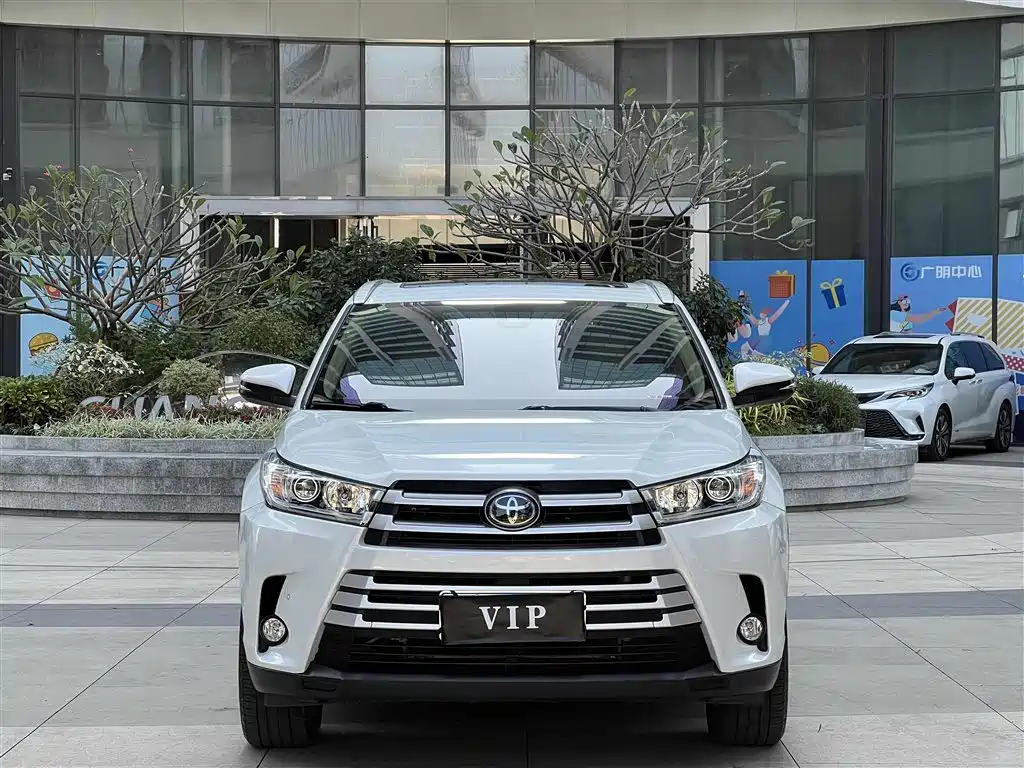 Toyota Highlander 2021 2.0T Luxury 7 мест