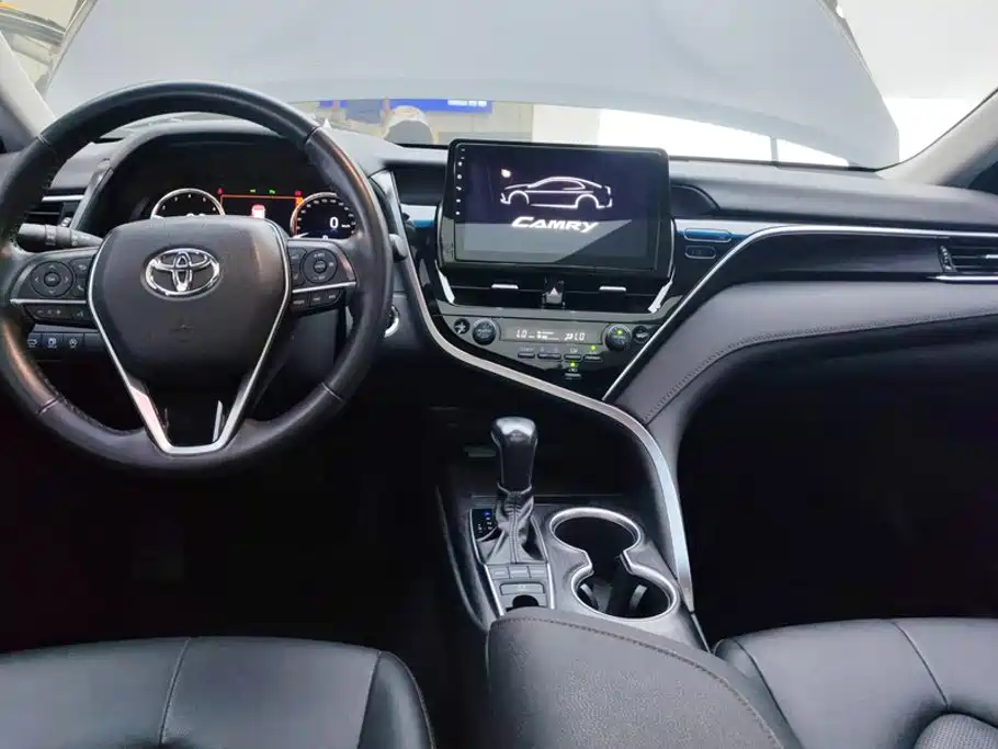 Toyota Camry — миниатюра 12