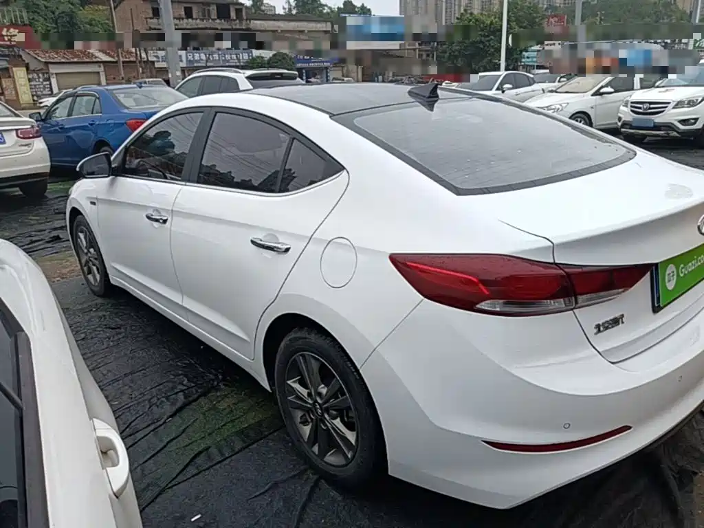 Hyundai Elantra — миниатюра 5